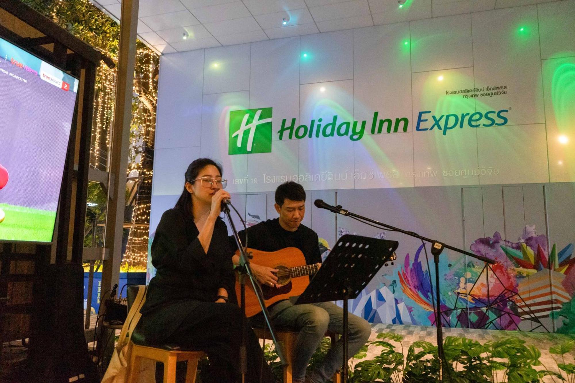 Holiday Inn Express Bangkok Soi Soonvijai By Ihg Luaran gambar