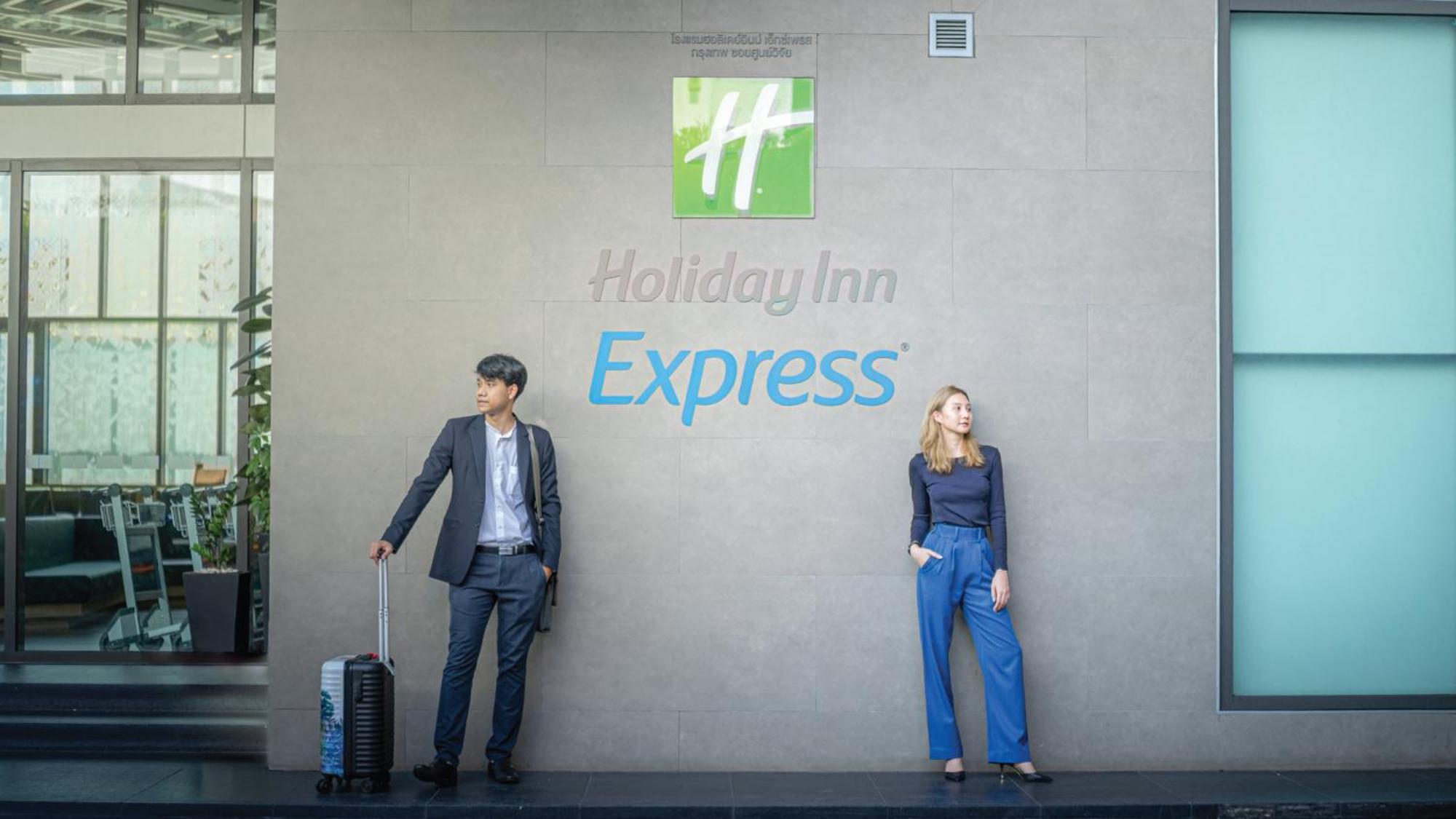 Holiday Inn Express Bangkok Soi Soonvijai By Ihg Luaran gambar